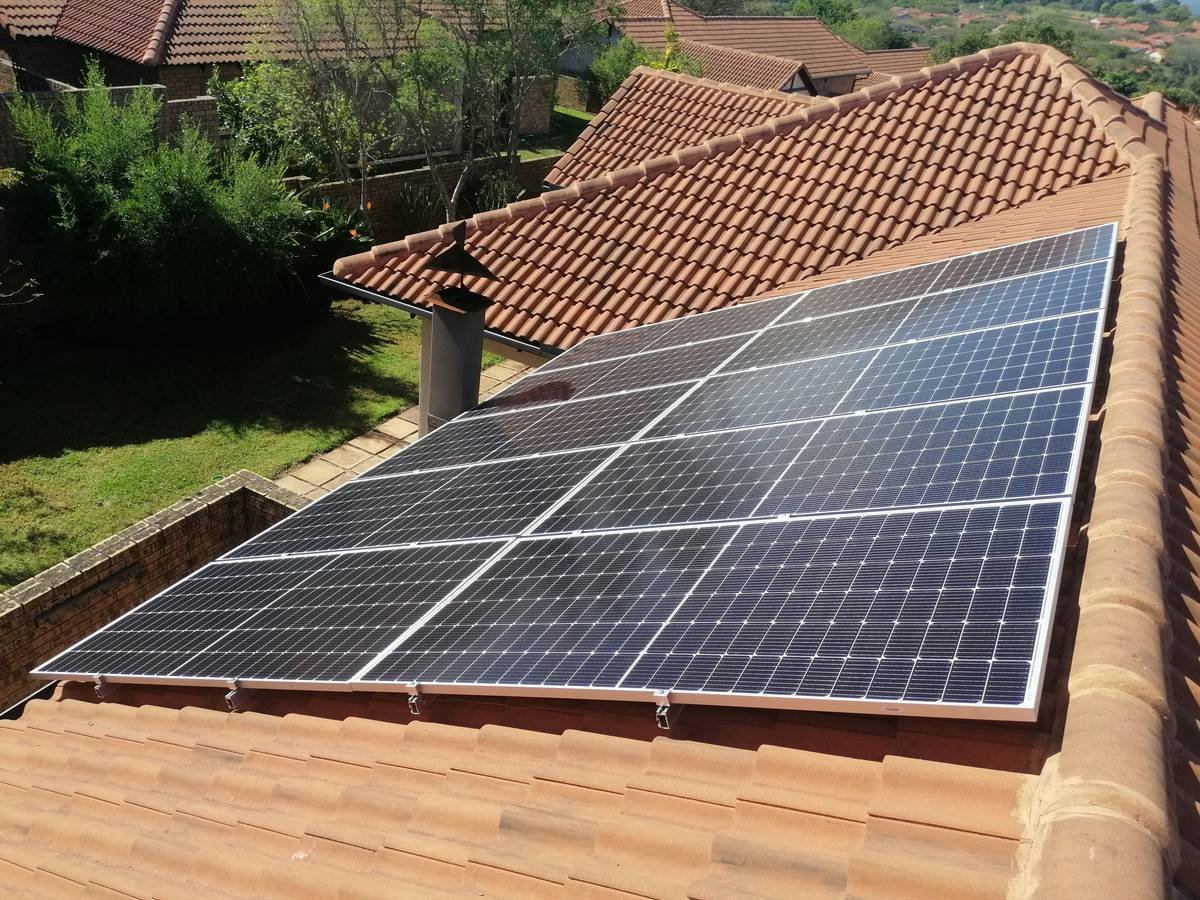 CW Energy 550W bifacial panels installed 30cm above white roof membrane in Phoenix