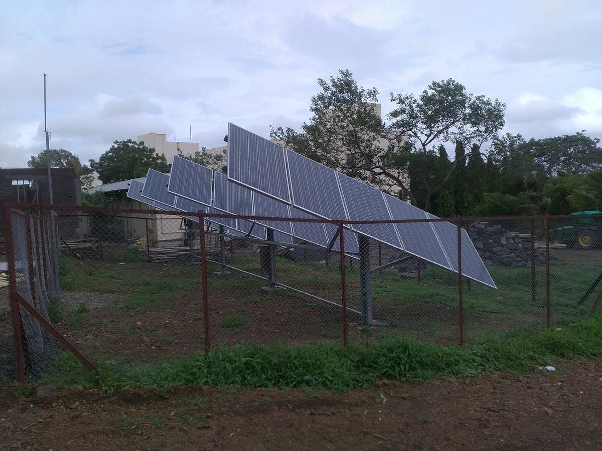 Bifacial solar panels India installation showing elevated mounting over reflective rooftop surface